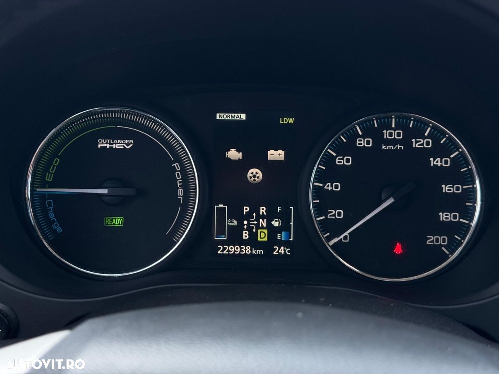 Mitsubishi Outlander - 13