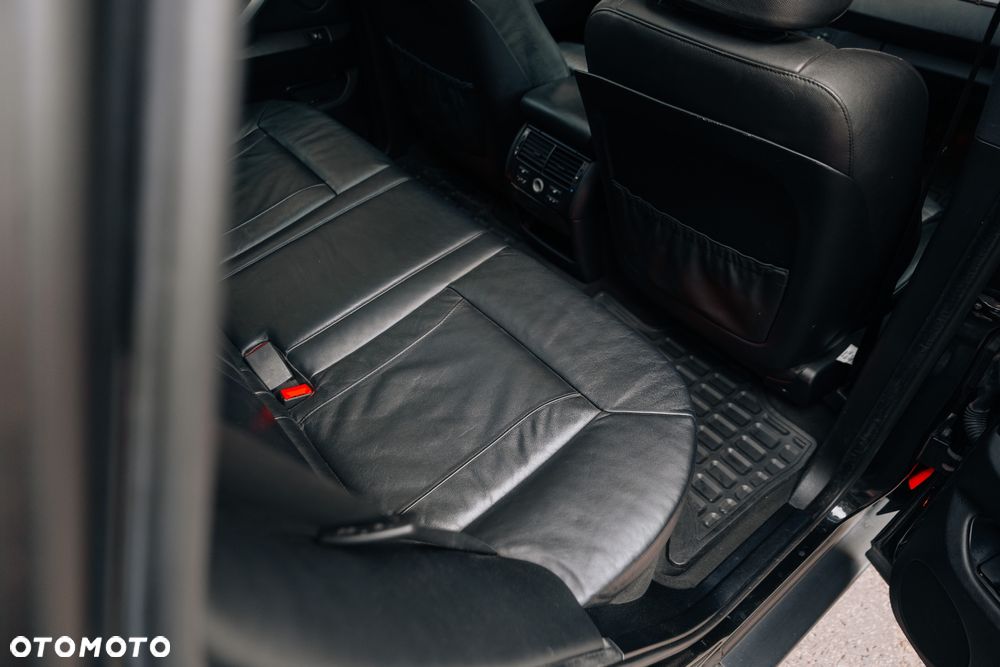 BMW X5 4.8 is - 36