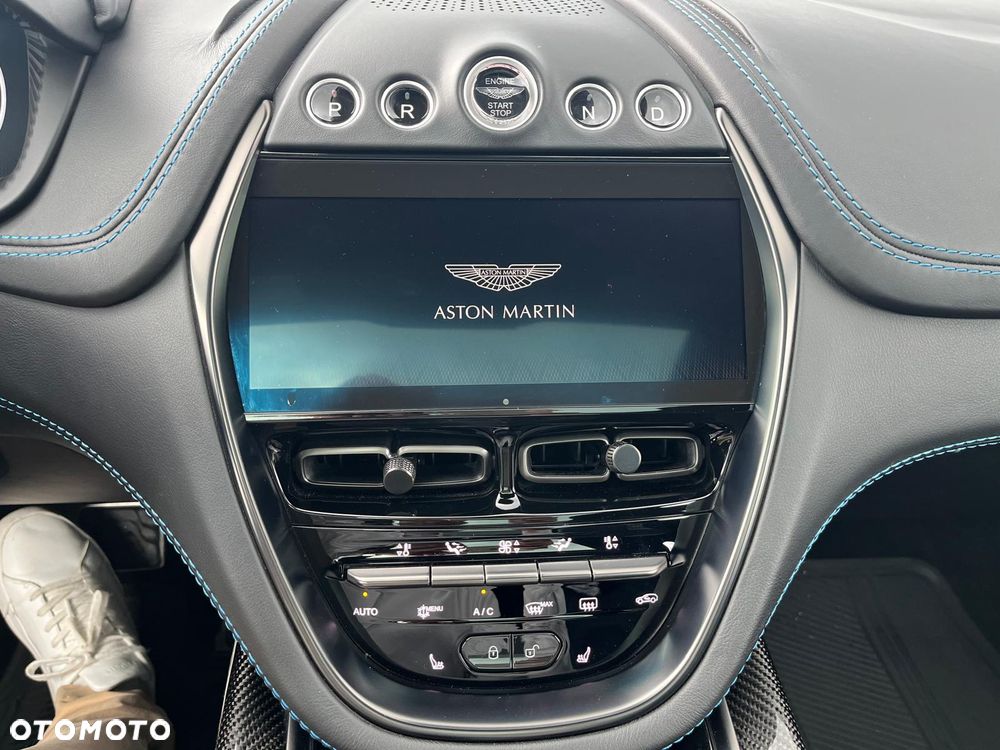 Aston Martin DBX - 13