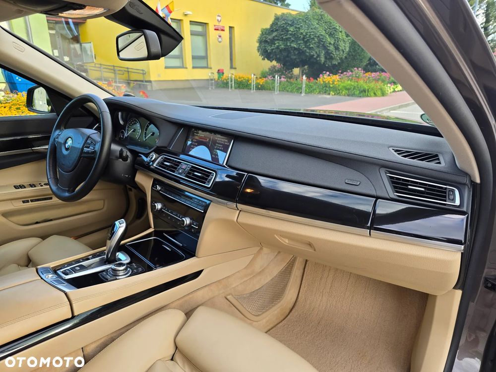BMW Seria 7 750d xDrive Blue Performance Edition Exclusive - 25