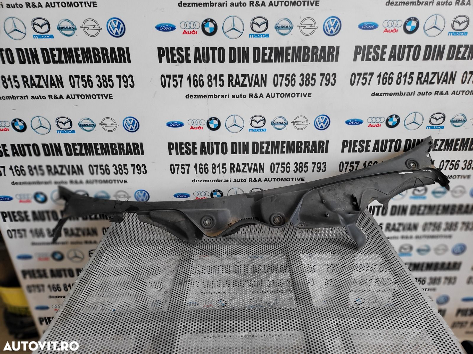 Grila Stergatoare Mercedes E Class W211 Volan Stanga Dezmembrez Mercedes E Class W211 2.7 Cdi Autom - 1