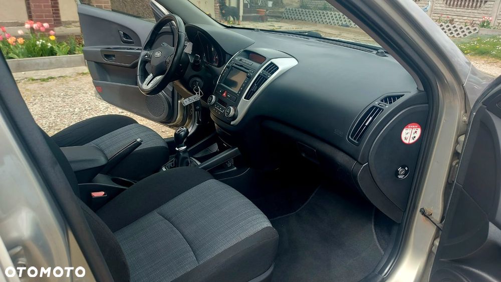 Kia Ceed - 19