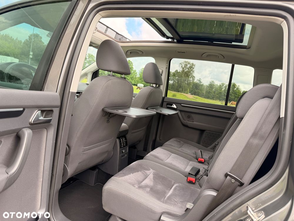 Volkswagen Touran 2.0 TDI DPF DSG Highline - 20