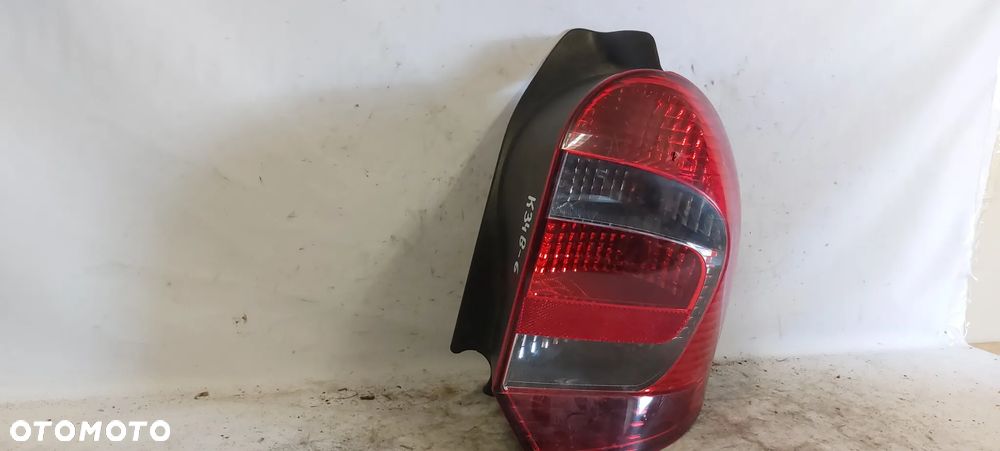 .  TYL TYLNA LAMPA PRAWA RENAULT GRAND MODUS - 2