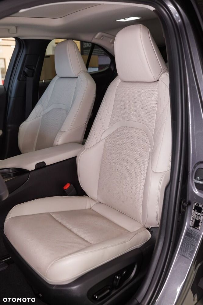 Lexus UX - 9