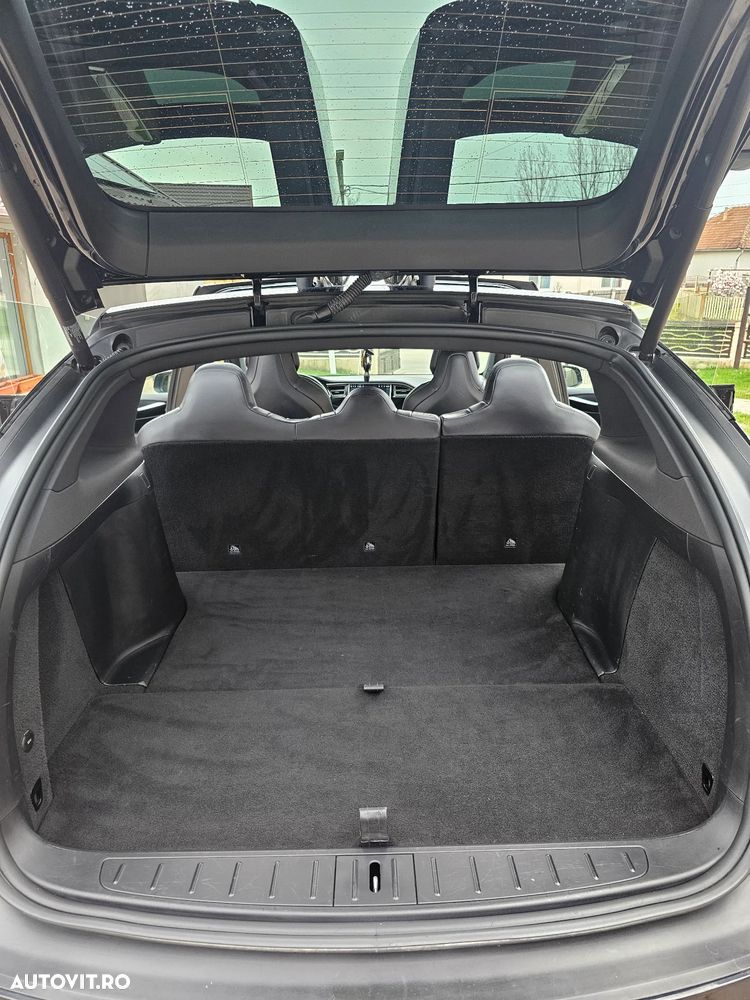 Tesla Model X - 12