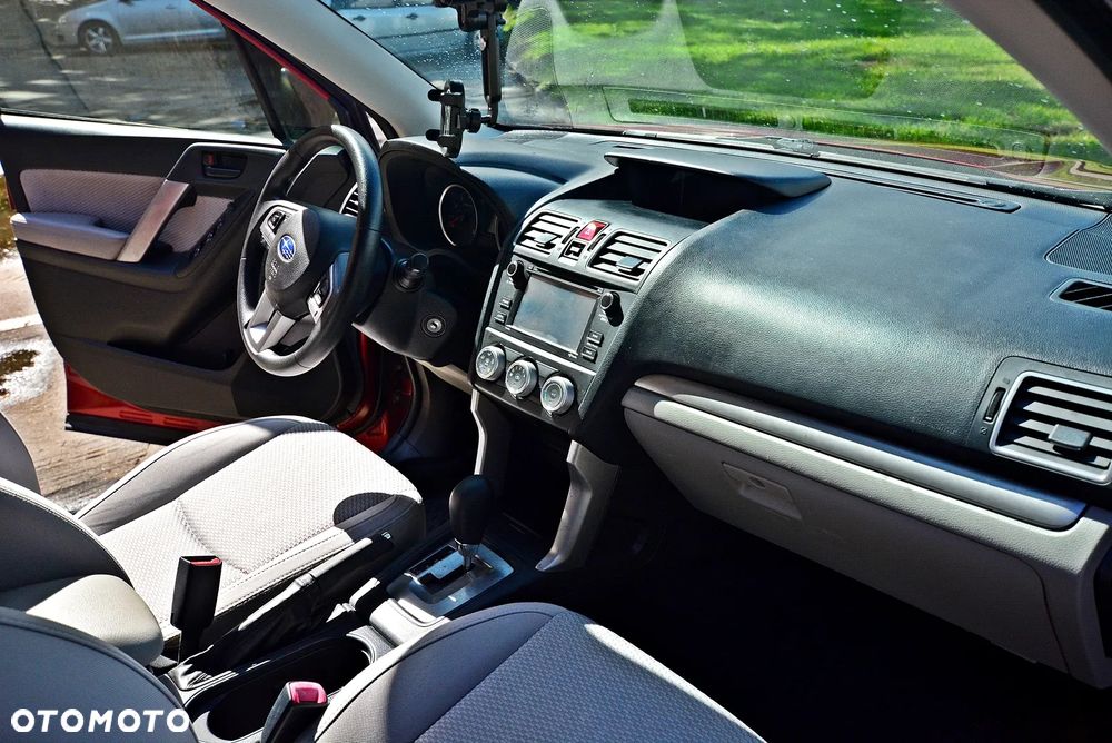 Subaru Forester 2.0 i Active Lineartronic - 12