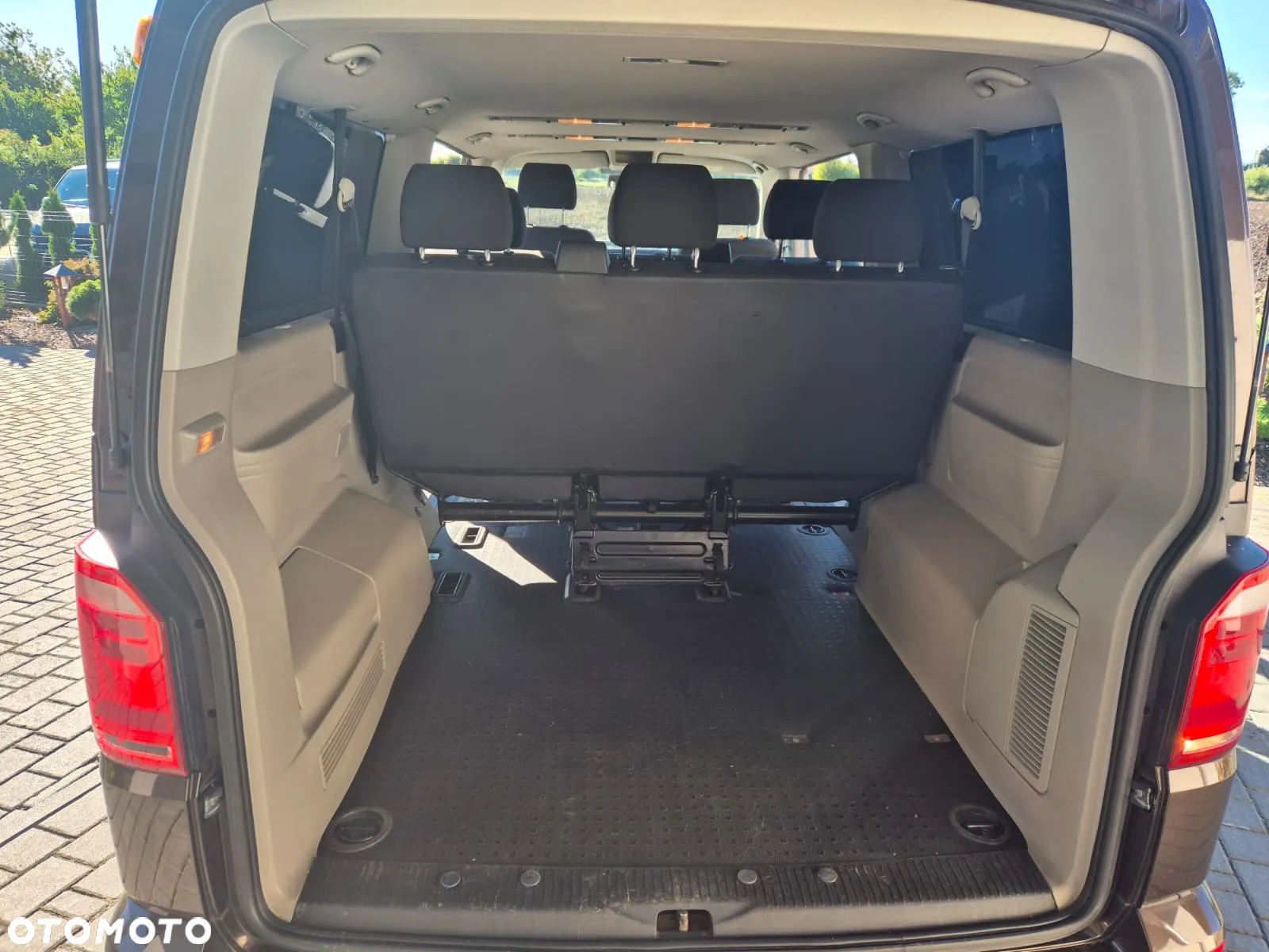Volkswagen Caravelle 2.0 TDI L2 Comfortline - 8