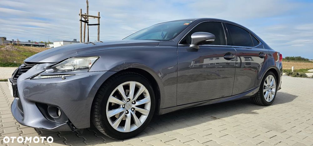 Lexus IS 300h Elegance - 9