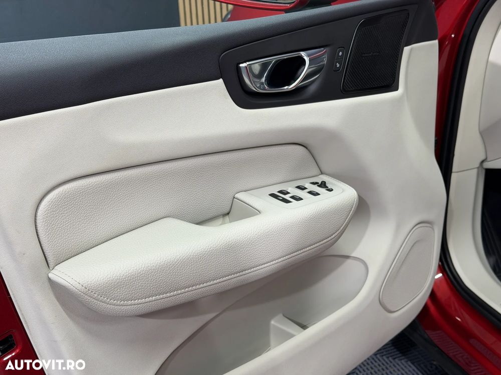 Volvo XC 60 T8 Twin Engine AWD Momentum - 26