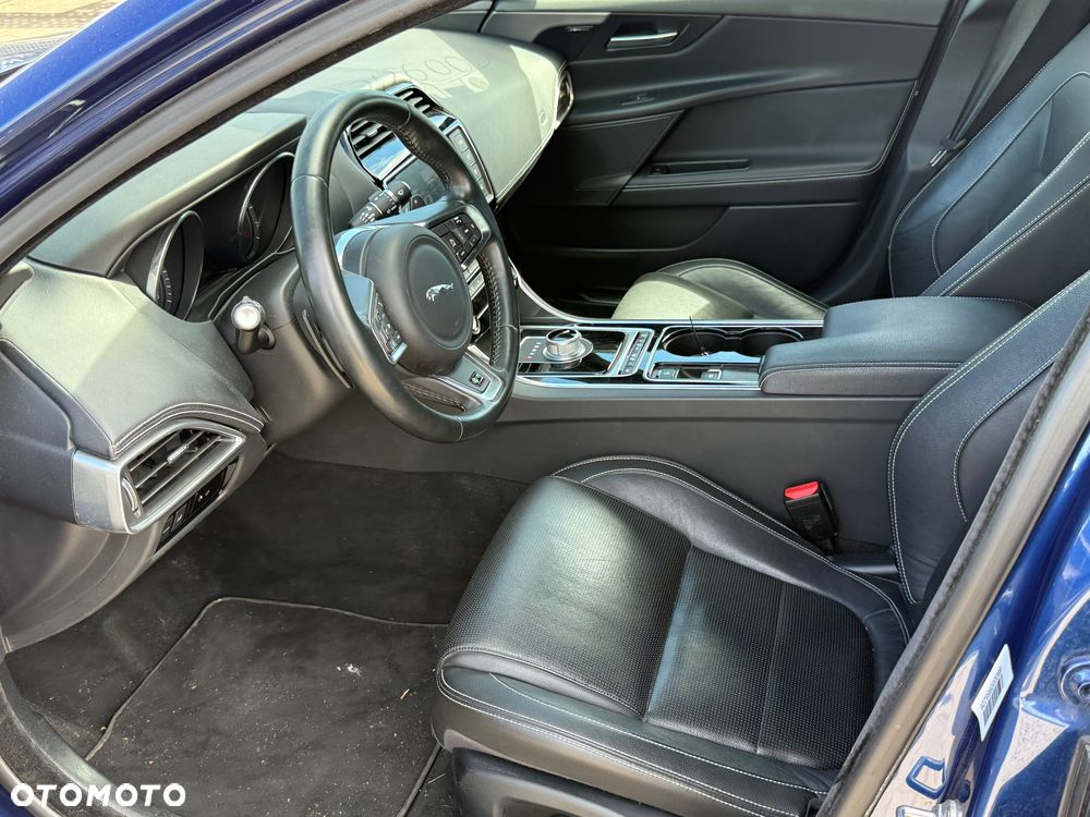 Jaguar XE 20d R-Sport - 9