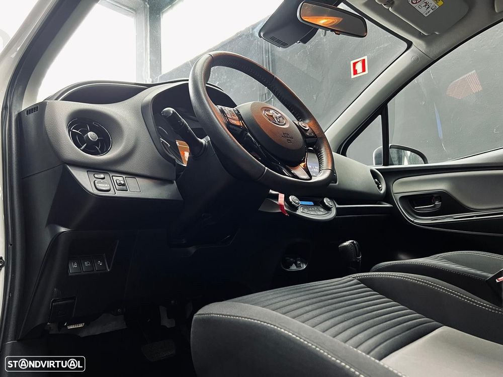 Toyota Yaris 1.5 HSD Comfort - 19