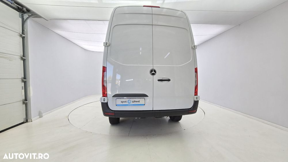 Mercedes-Benz Sprinter - 9