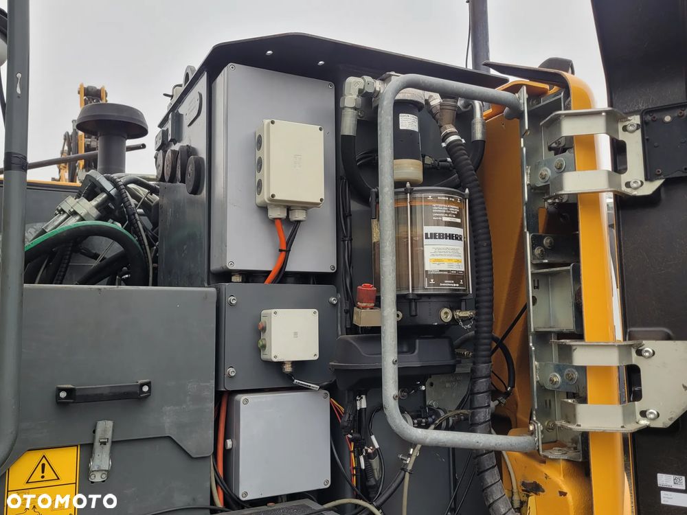 Liebherr A918 compact / ROTOTILT / system niwelacji GPS 3D / - 22