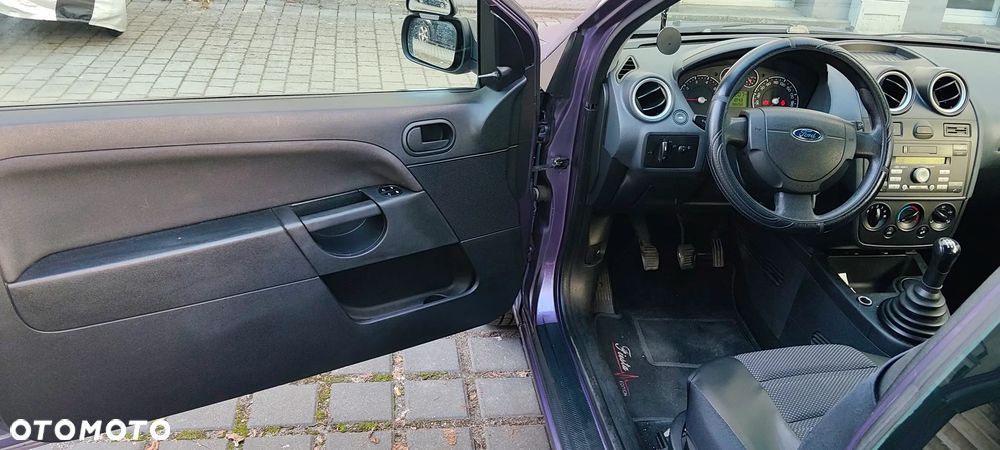 Ford Fiesta 1.4 - 11