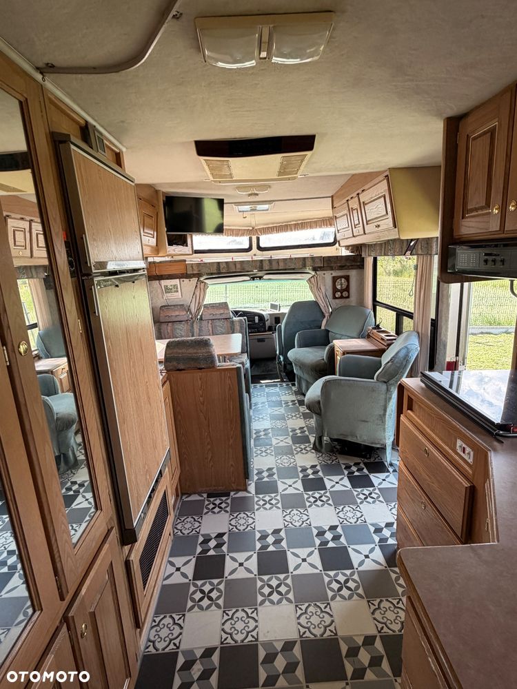 Ford E-350 Triple-E Empress - 14