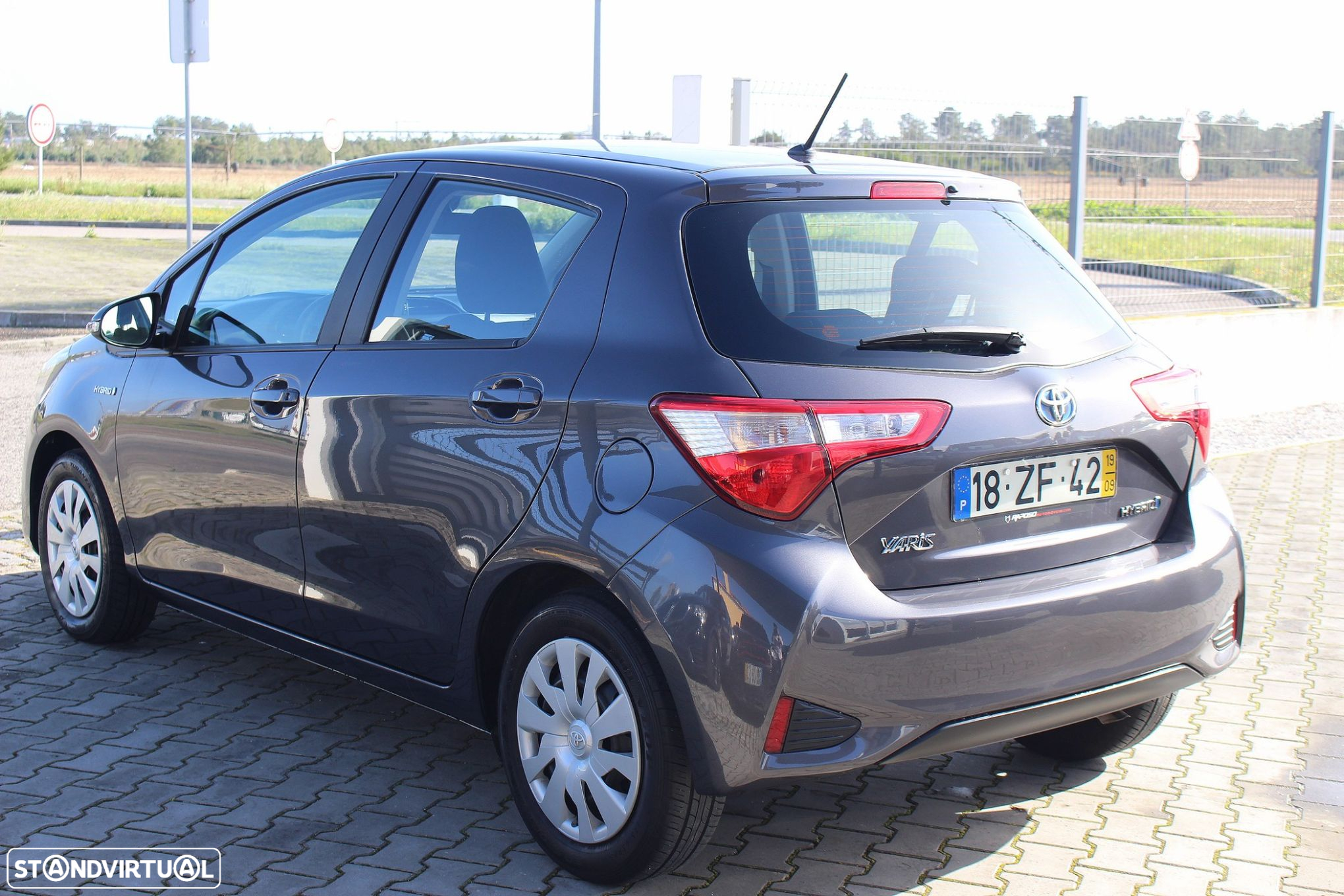 Toyota Yaris 1.5 HSD Active - 12