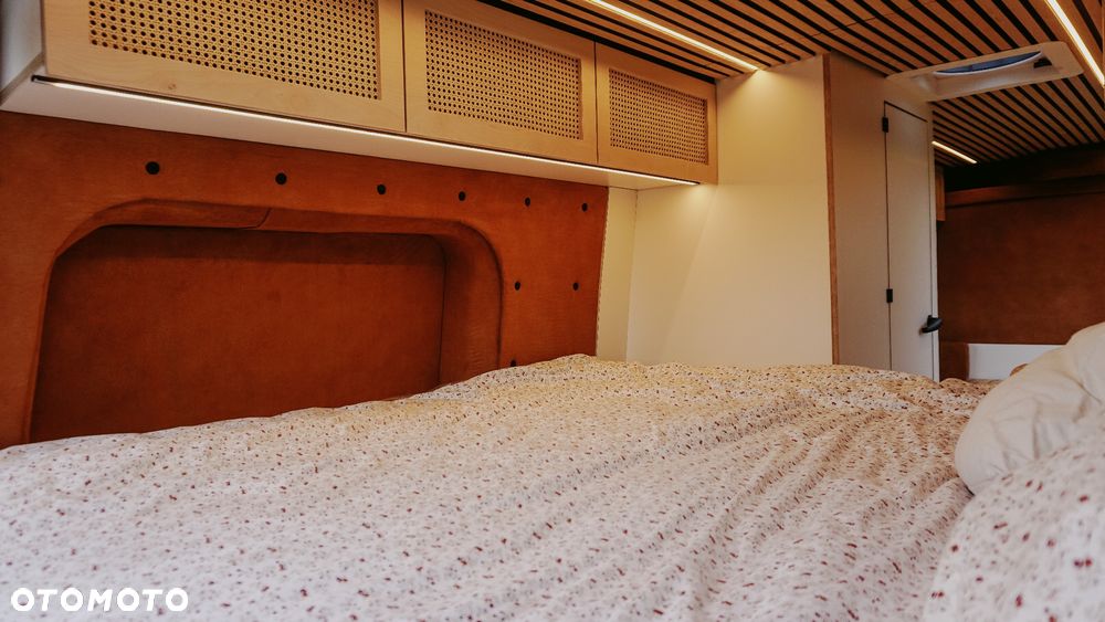 Mercedes-Benz Sprinter 907.235 - 25