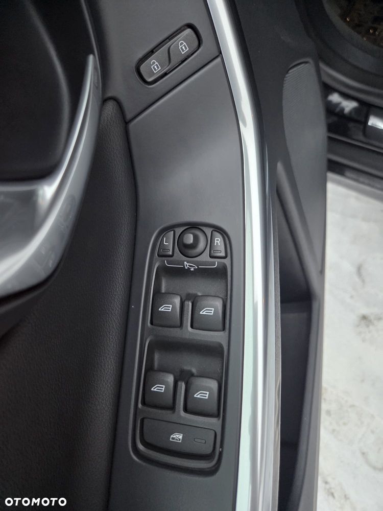 Volvo XC 60 D4 Geartronic Summum - 25