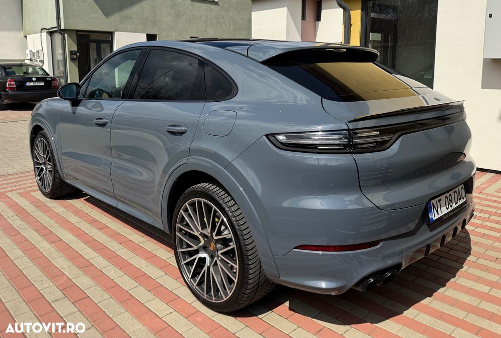 Porsche Cayenne Coupe E-Hybrid - 9