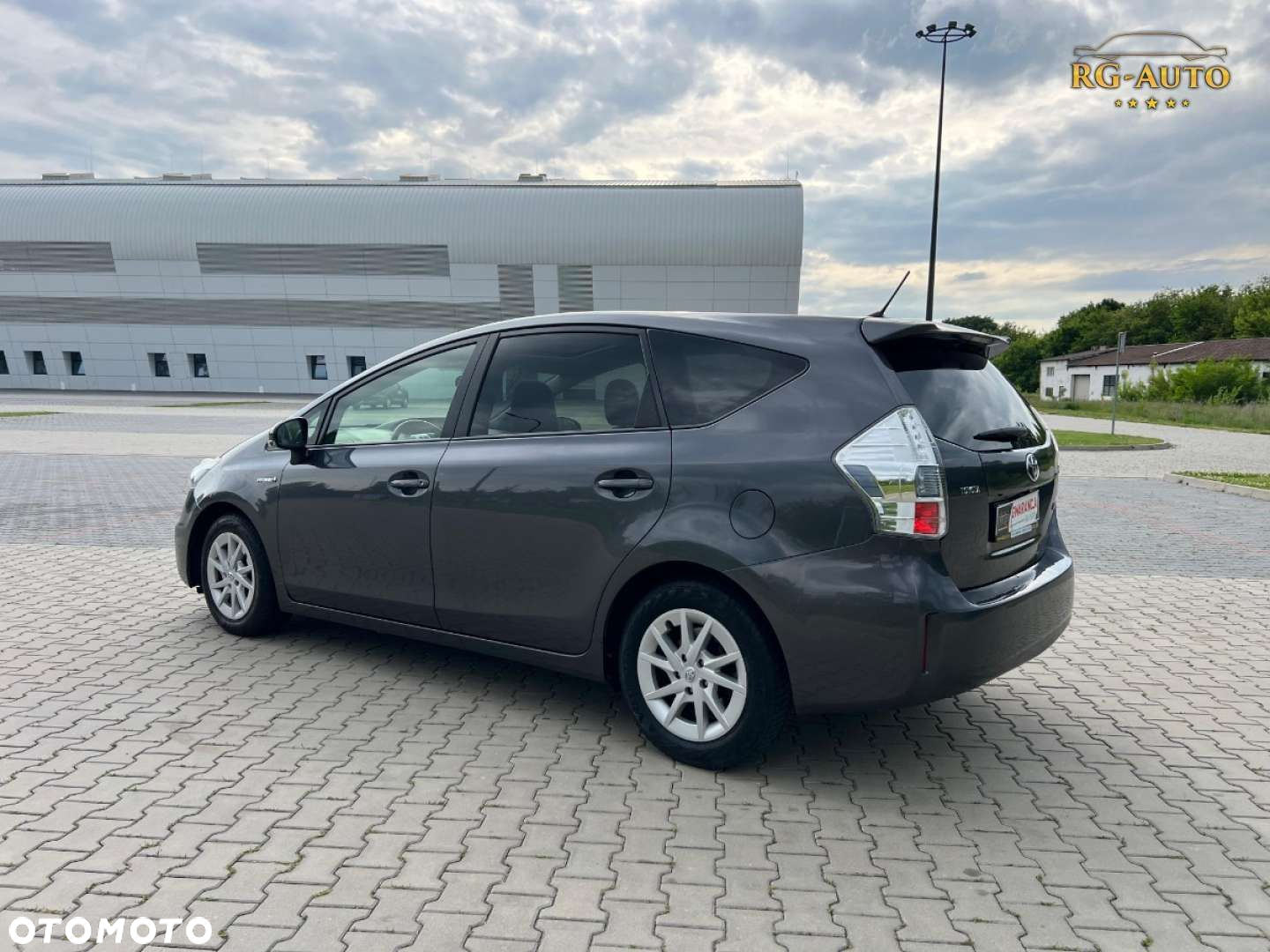 Toyota Prius+ - 11