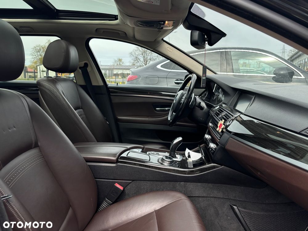 BMW Seria 5 525d Sport-Aut Luxury Line - 18