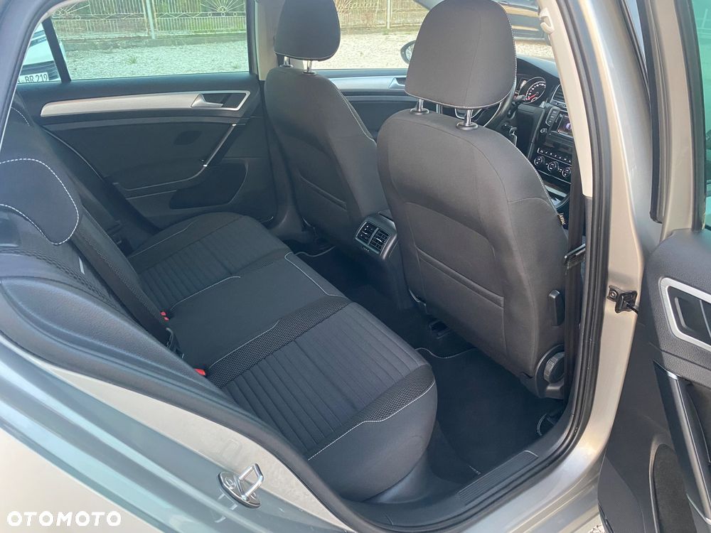 Volkswagen Golf - 11