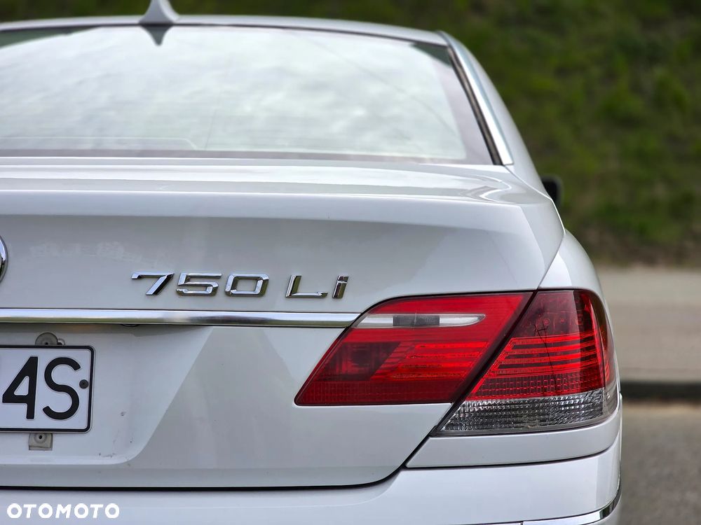 BMW Seria 7 750i L - 33