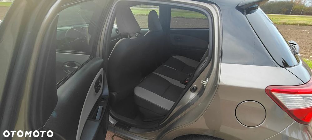 Toyota Yaris 1.5 Dynamic CVT - 11