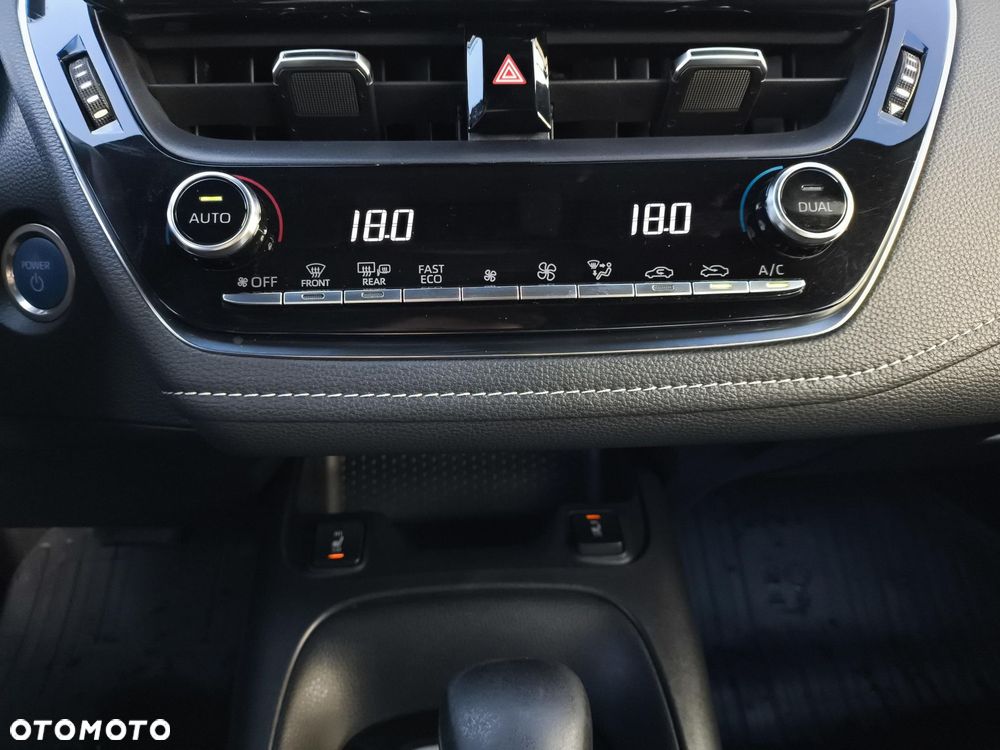 Toyota Corolla 1.8 Hybrid Comfort - 23