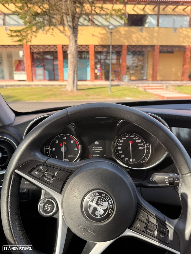 Alfa Romeo Giulia 2.2 D - 6