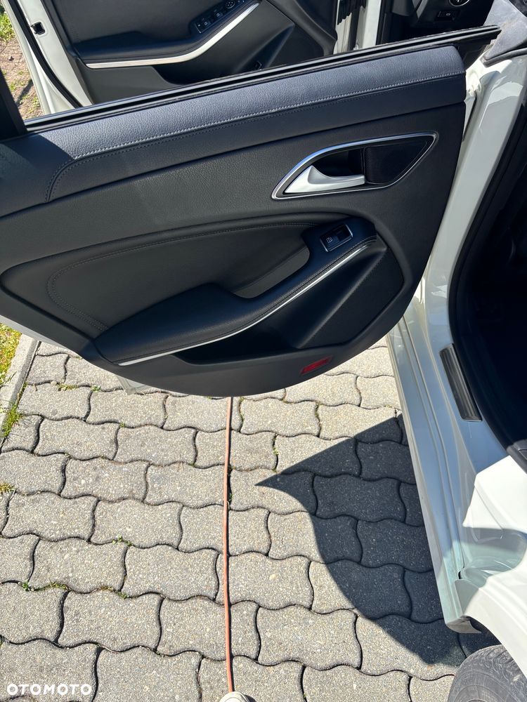 Mercedes-Benz CLA 200 7G-DCT - 16