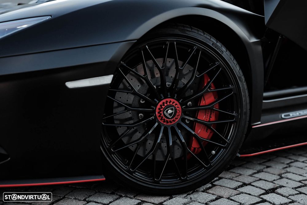 Lamborghini Aventador 6.5 V12 LP740-4 S - 11