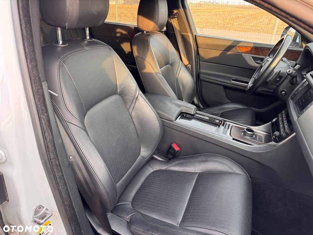 Jaguar XF 20d Prestige - 21