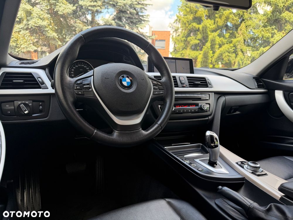 BMW Seria 3 320i Sport-Aut Sport Line - 27