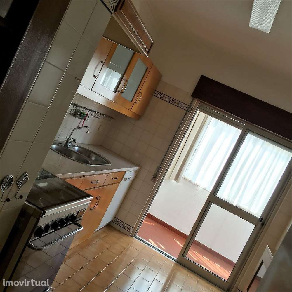 Aluga-se T2 no Prior Velho junto ao aeroporto - Grande imagem: 4/10