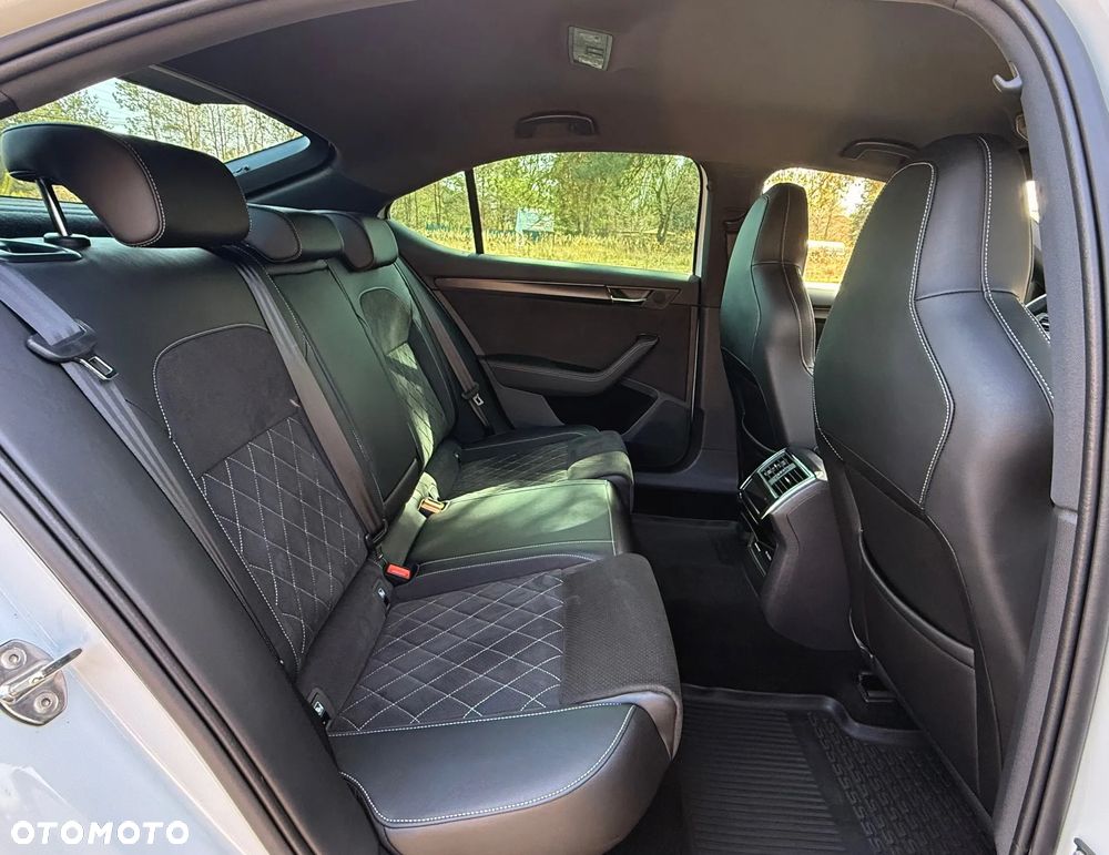 Skoda Superb 2.0 TDI SCR Sportline DSG - 20