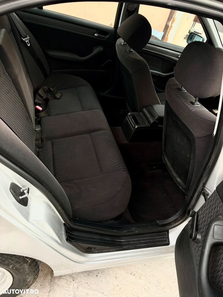 BMW Seria 3 318i - 7