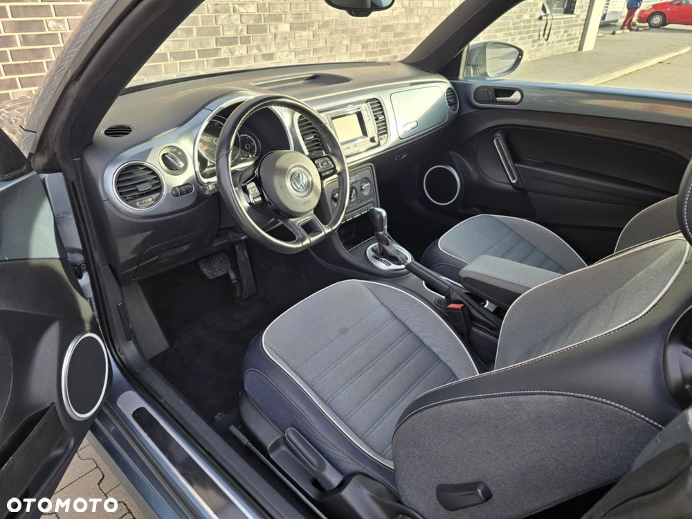 Volkswagen New Beetle - 25