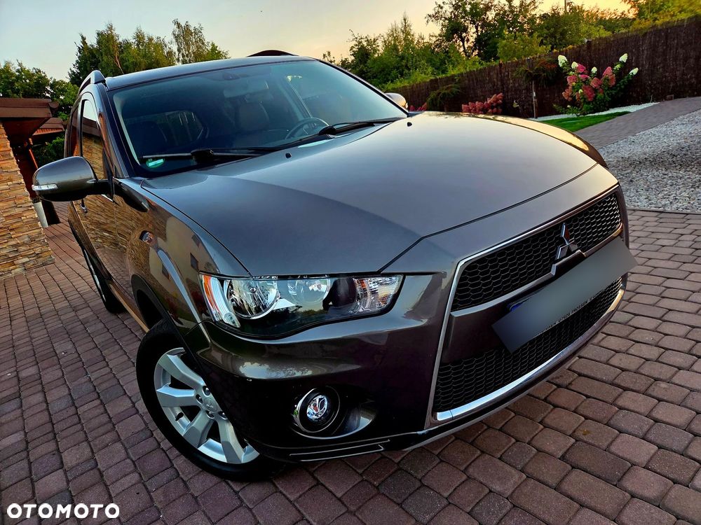 Mitsubishi Outlander - 2