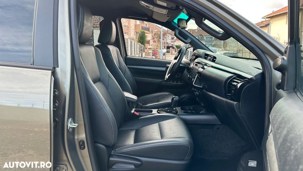 Toyota Hilux 2.8D 204CP 4x4 Double Cab AT Invincible Color Edition - 24