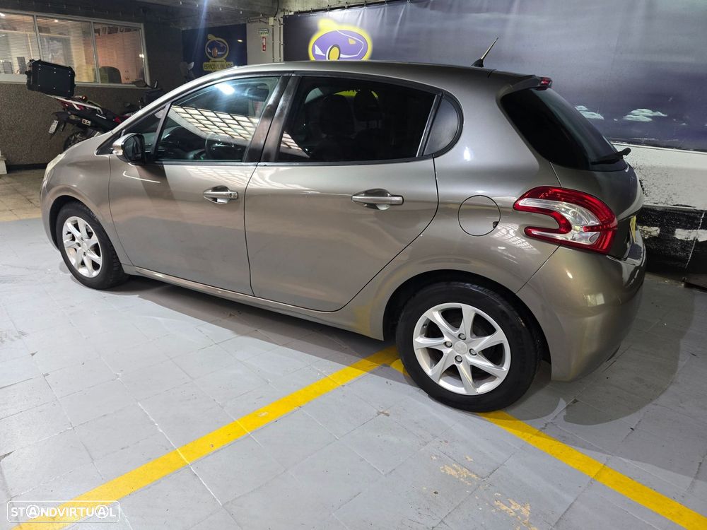 Peugeot 208 1.2 VTi Allure - 4