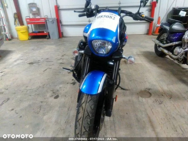 Suzuki Intruder - 5