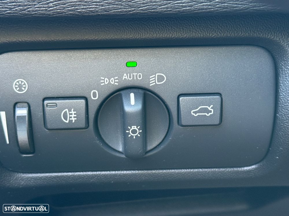 Volvo V40 2.0 D3 Momentum - 34