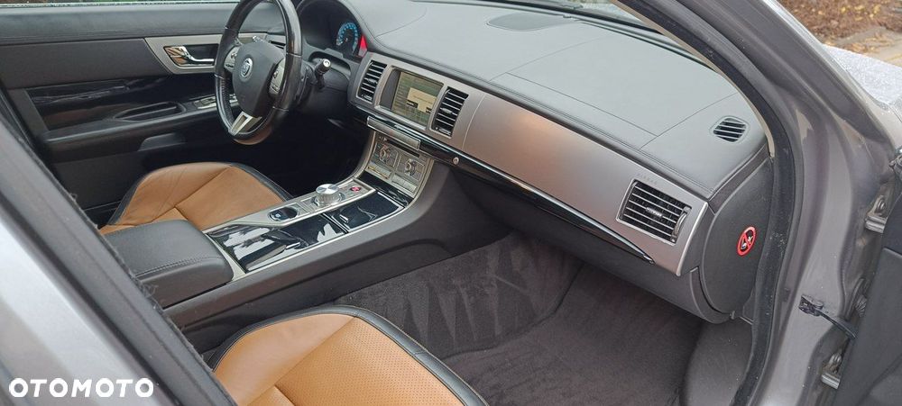 Jaguar XF 3.0 V6 D Luxury - 22