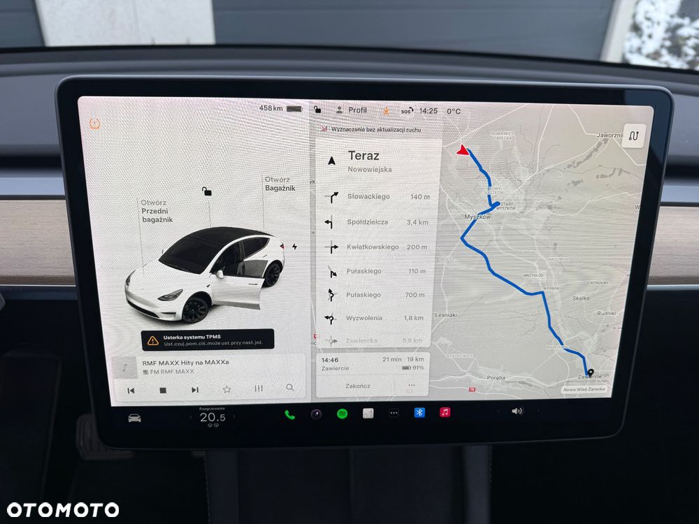 Tesla Model Y Long Range AWD - 22