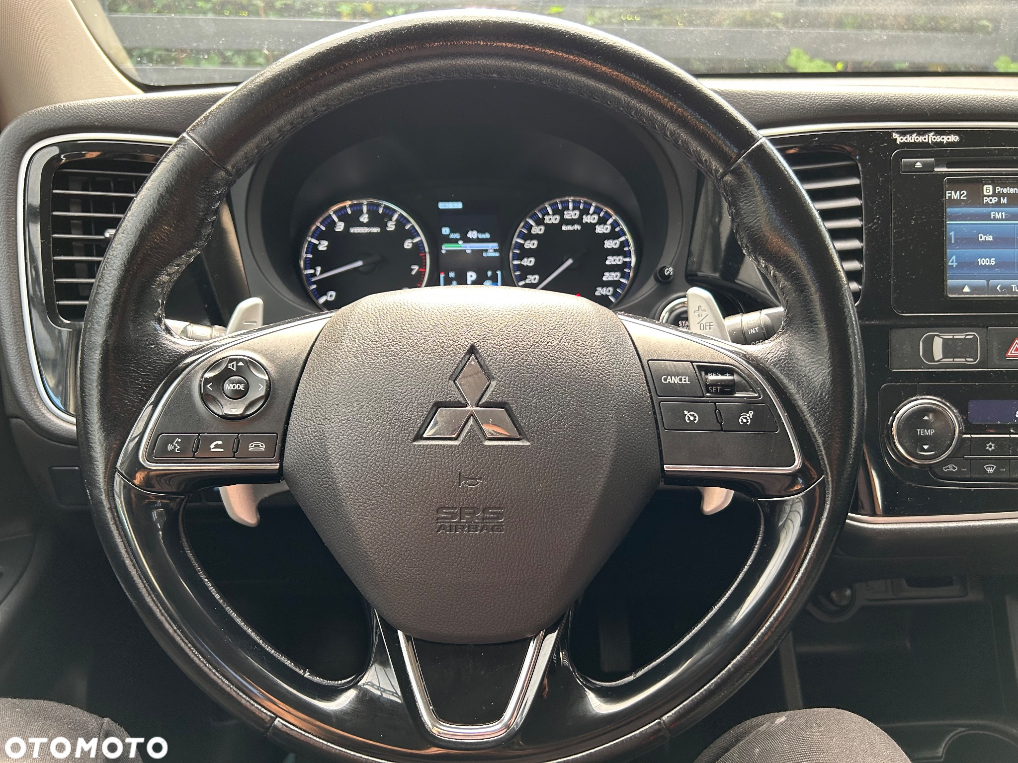 Mitsubishi Outlander 2.0 Instyle + 4WD CVT - 28