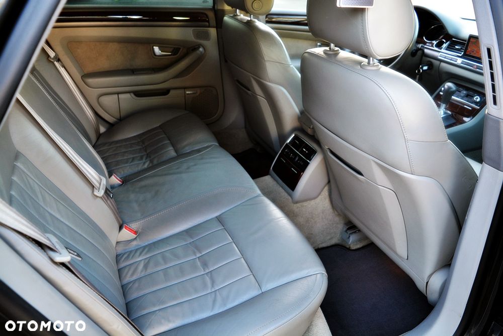 Audi A8 4.2 Quattro - 14