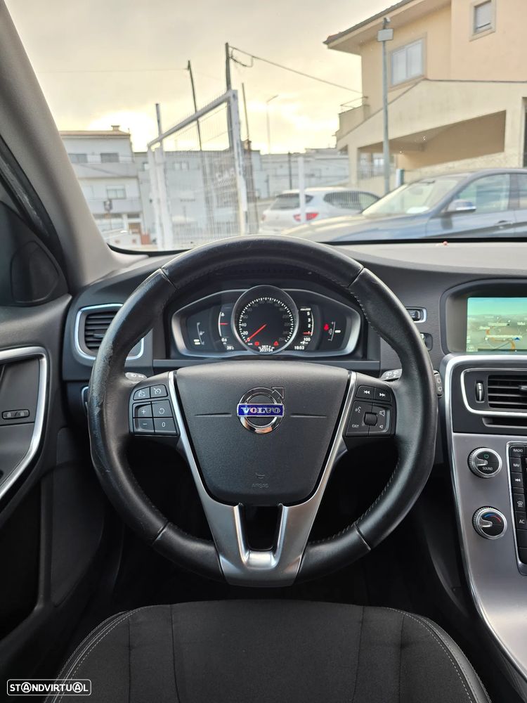 Volvo V60 2.0 D4 Momentum - 11