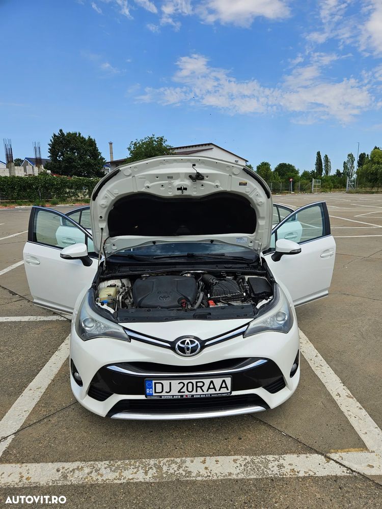 Toyota Avensis 2.0 D-4D Executive Terracotta - 16